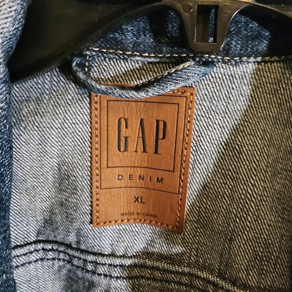 NEW GAP DENIM JACKET - Picture 3 of 10